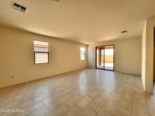 Building Photo - 10004 E Lebaron Dr