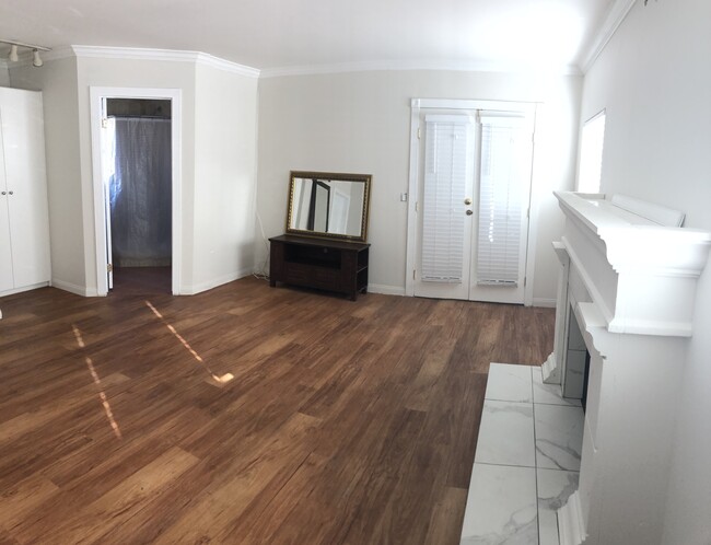 Large studio space - 5102 W 129th St