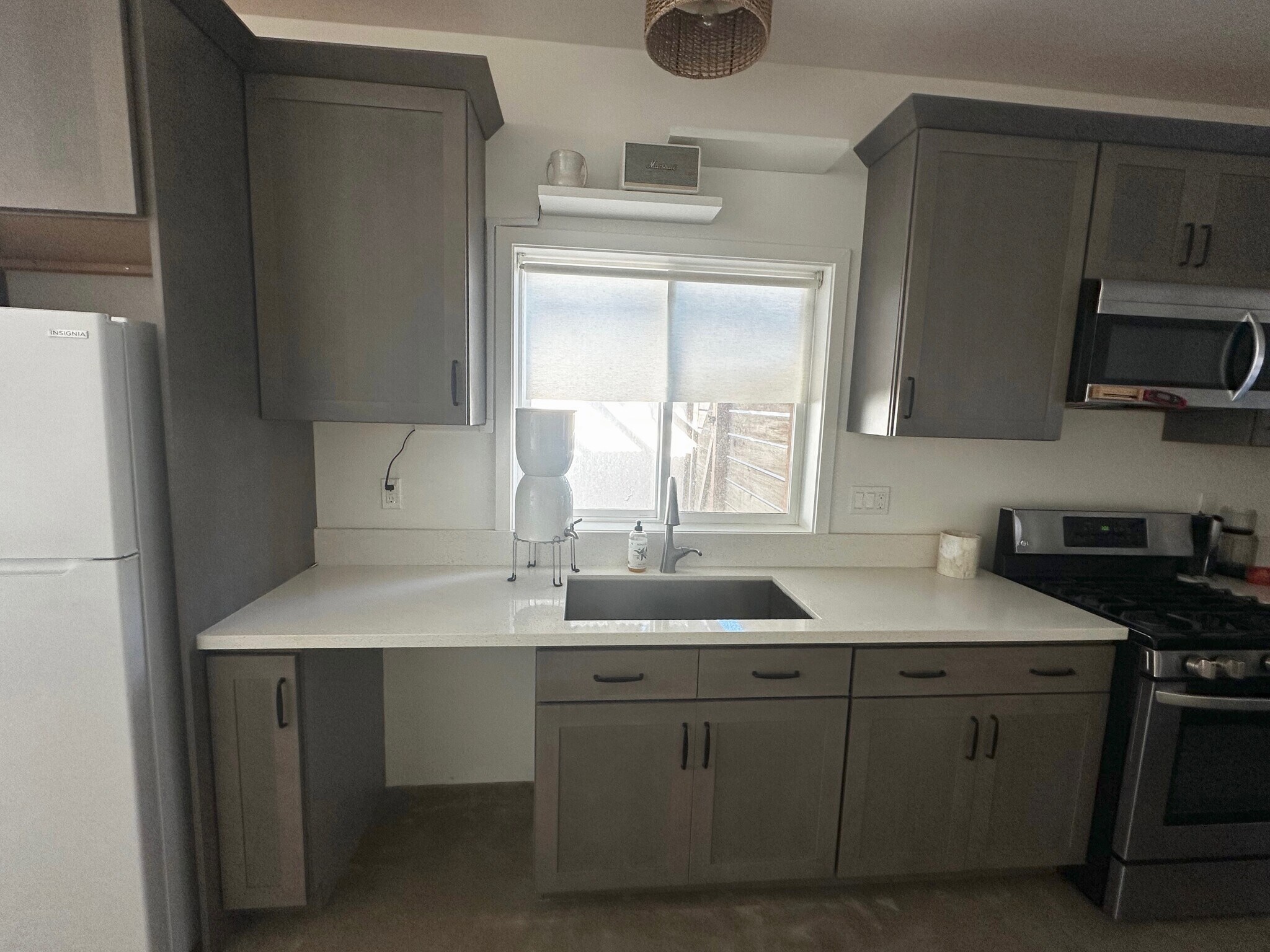 Building Photo - 69 Oak St