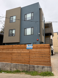 Building Photo - Single Bed Available Newly Renovated Build...