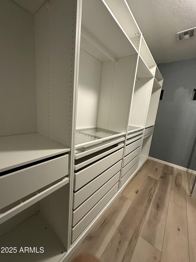 Building Photo - 3533 E Flower St