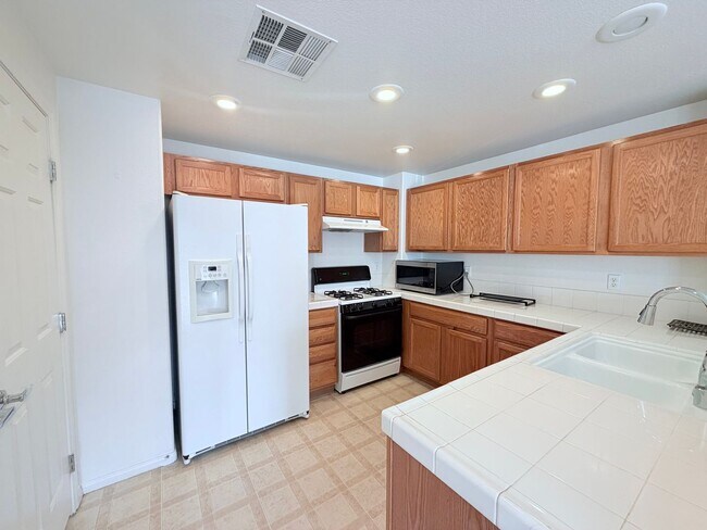 Building Photo - GREAT SUMMERLIN CONDO IN GATED COMMUNITY!!