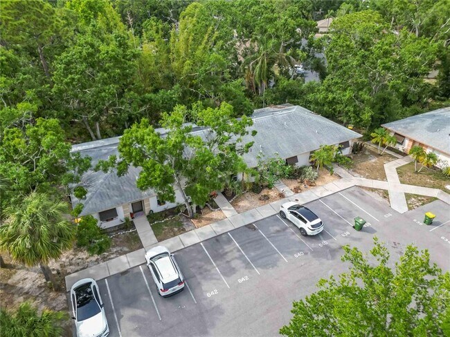 Building Photo - 642 N Jefferson Ave