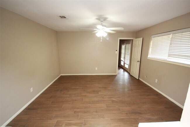 Building Photo - 7623 Alperton Dr