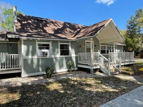 Building Photo - Awesome 1 Bed/1 Bath in Duckpond Area Close to Downtown