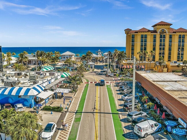 Building Photo - 1537 E Hillsboro Blvd