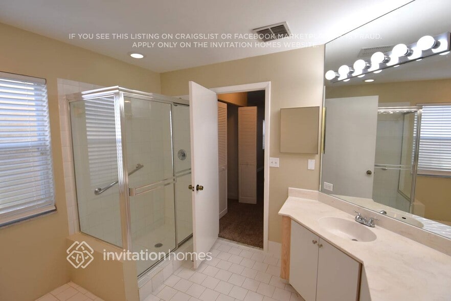 Building Photo - 2771 Oakview Way