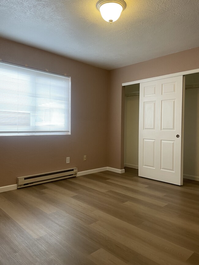 Building Photo - 722 Cedar St