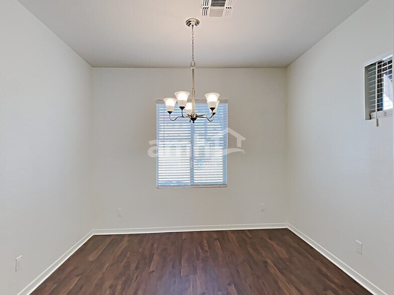 Building Photo - 138 E Calle Del Rondador