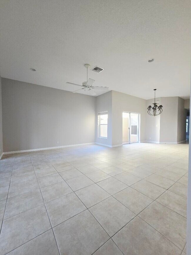 Building Photo - 152 Canterbury Pl