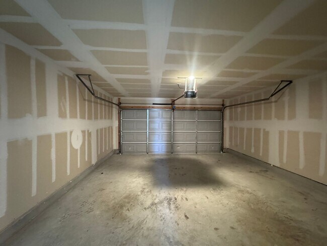 Building Photo - 4bd 2.5 ba in New Braunfels