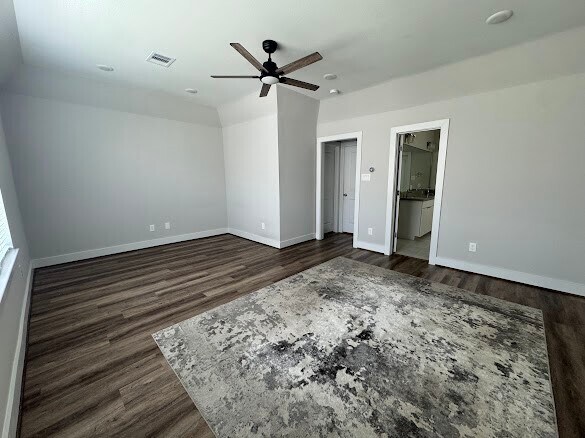 Building Photo - 1282 N Post Oak Rd