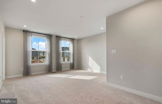 Building Photo - 42627 Burbank Terrace