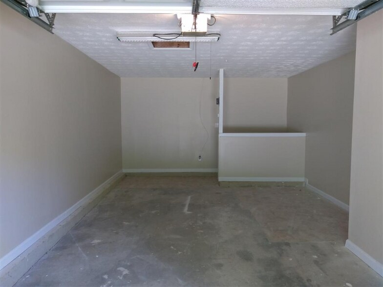 Building Photo - 5249 Martins Crossing Rd