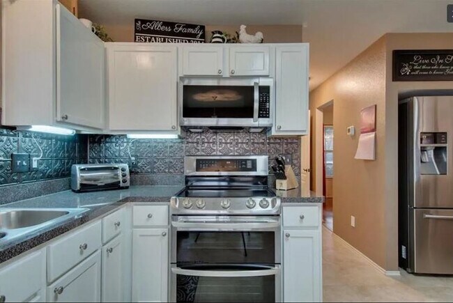 Building Photo - For Rent: Beautiful 3 Bedroom Home in Red Oak, TX!