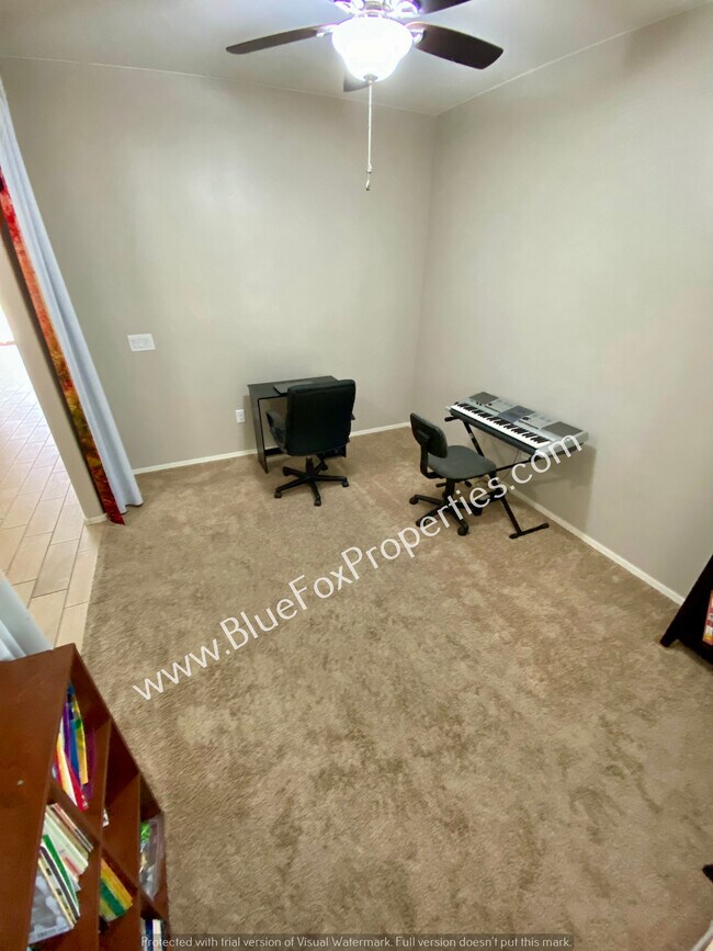 Building Photo - 9009 W Rolling Springs Dr