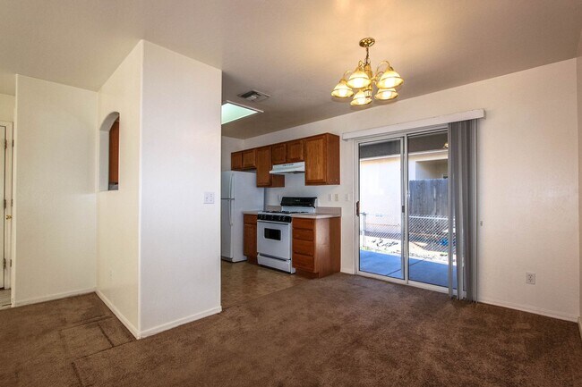 Building Photo - 6200 N Rockland Dr