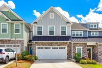 Building Photo - Beautifully maintained 3-bedroom 2-bath To...