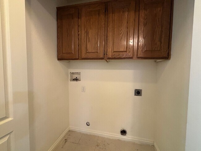 Building Photo - DARLING TOWNHOME FOR RENT IN HURRICANE!