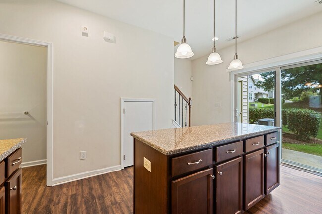 Building Photo - 2 Bedroom, 2.5 Bath townhome in Thompson Ridge with new LVP flooring downstairs.