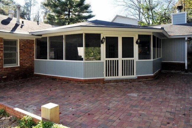 Building Photo - 1278 Fairhill Ln NE