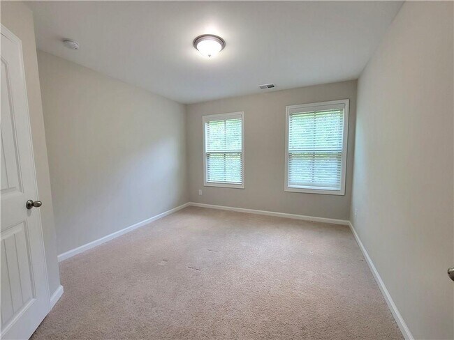 Building Photo - 600 Northaven Ave