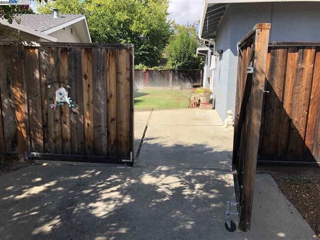 Building Photo - 775 Leland Way