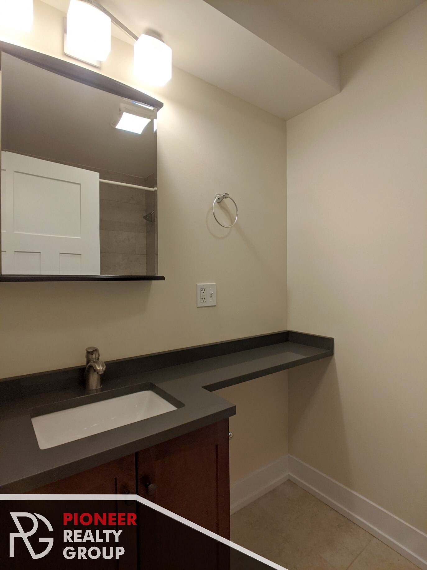 Building Photo - 563 W Arlington Pl