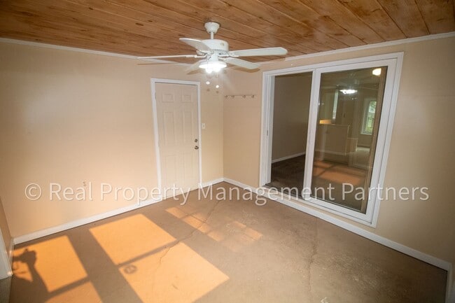 Building Photo - Charming 3 Bed 1 Bath Corner-Lot Ranch on 0.25+ Acres - Lawncare Included