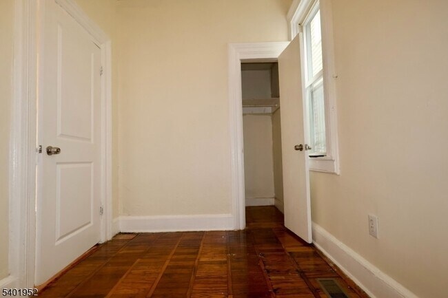 Building Photo - 292 S 8th St