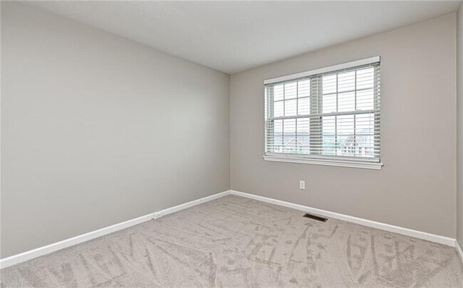 Building Photo - 229 Hillvue Dr