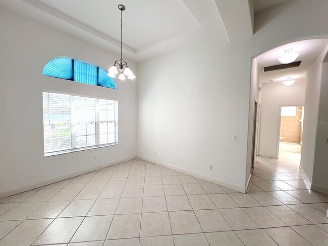 Building Photo - 27 Empress Ln