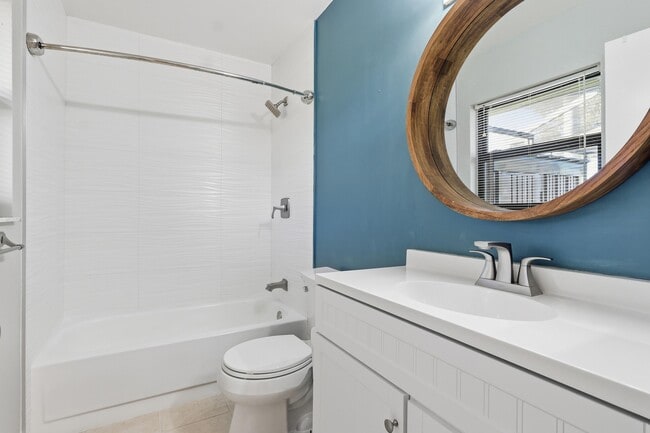 Building Photo - 5694 Northpointe Ln