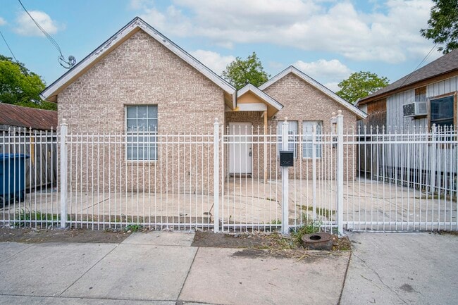 Building Photo - 717 N Colorado St