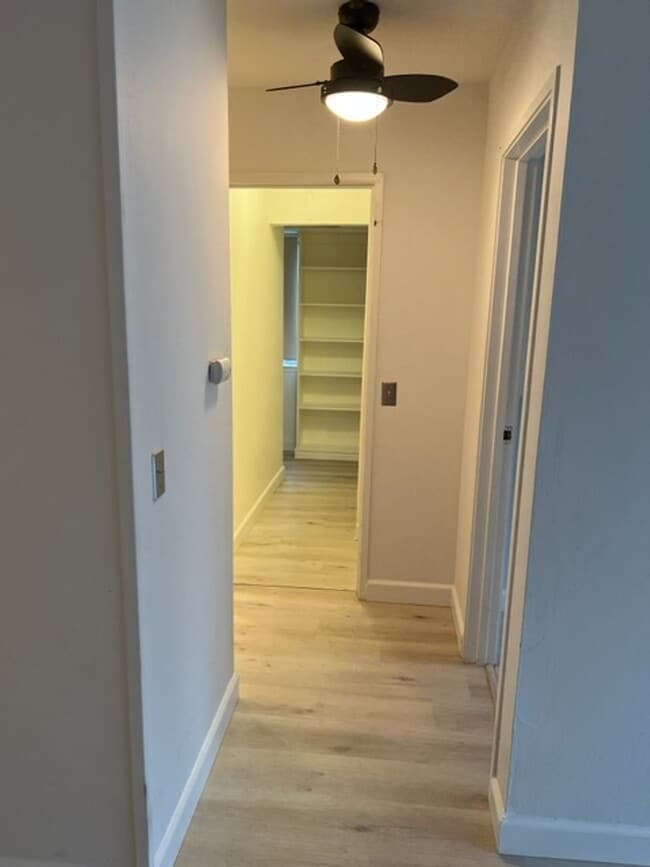 Building Photo - Great One Bedroom Condo Golden Oaks Monterey
