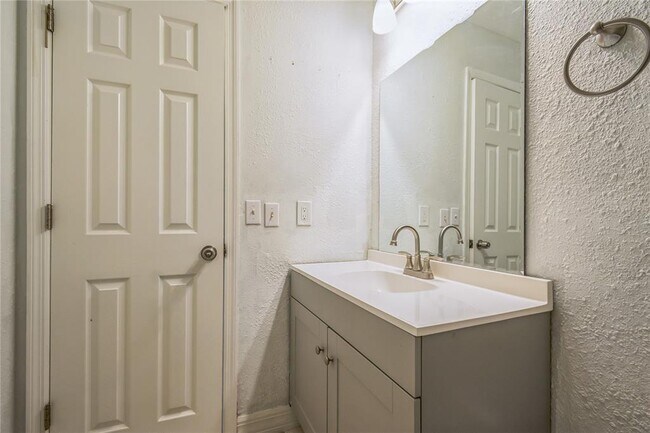 Building Photo - 3312 Plummer Cir