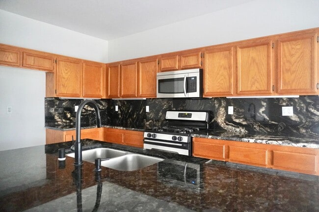 Building Photo - 40689 Carmel Mountain Dr