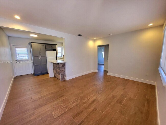 Building Photo - 2355 SW 27th St