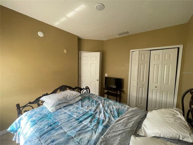 Building Photo - 6007 Skydale Way
