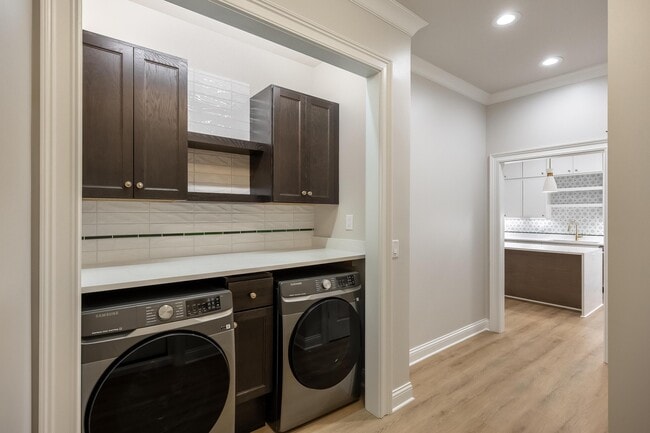 Building Photo - 265 Trunk St NE