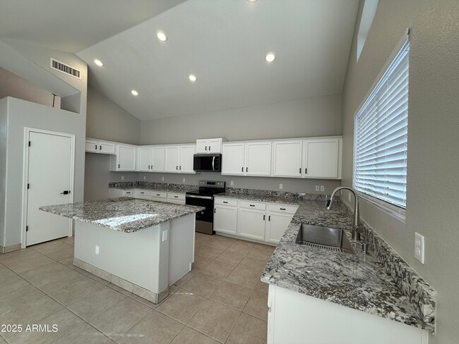 Building Photo - 14506 N 129th Ave