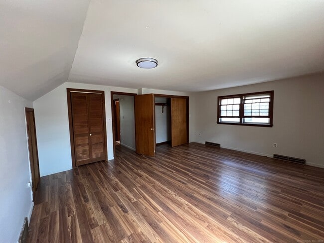 Building Photo - 33 Admiral St