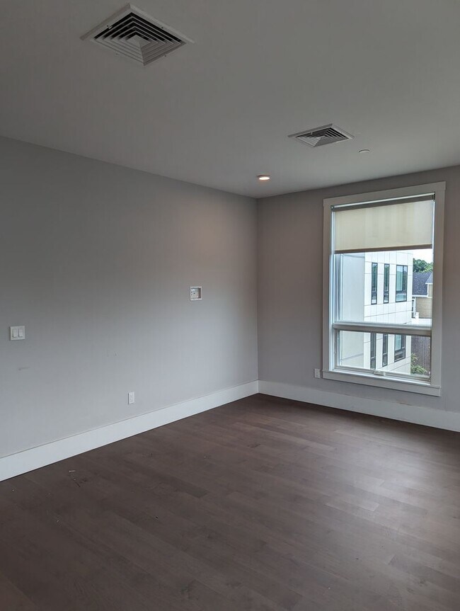 Building Photo - Jamaica Plain luxury 2 BR for 9/1