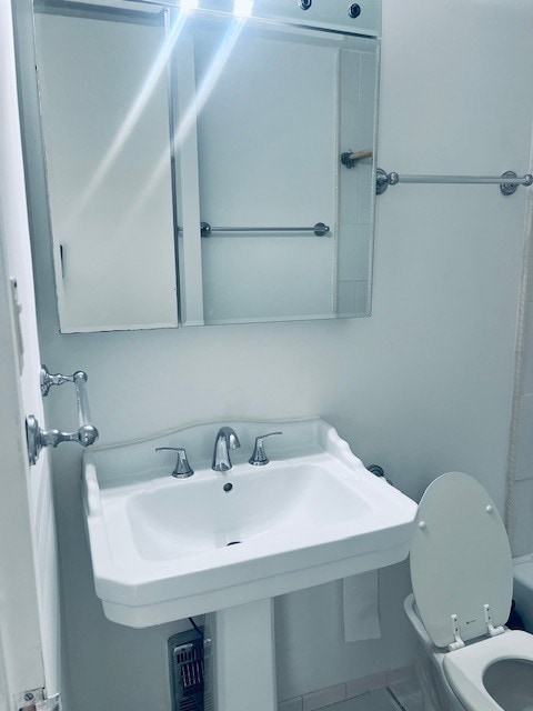 Building Photo - 1450 E 55th Pl