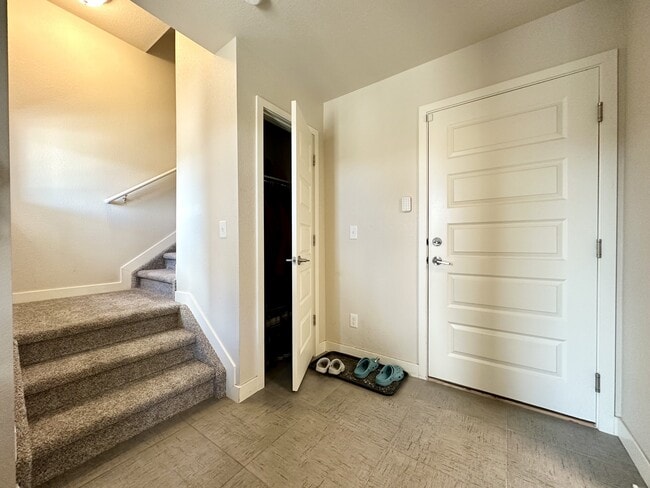 Building Photo - 11235 Colony Row