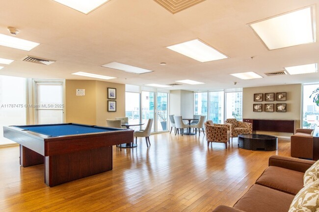 Building Photo - 16699 Collins Ave