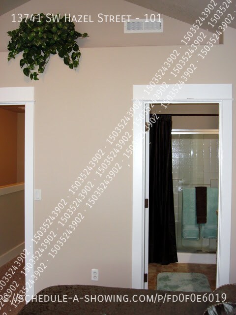 Building Photo - 13741 SW Hazel St