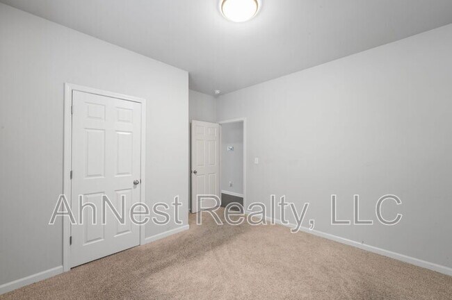 Building Photo - 3012 Hawthorn Farm Blvd