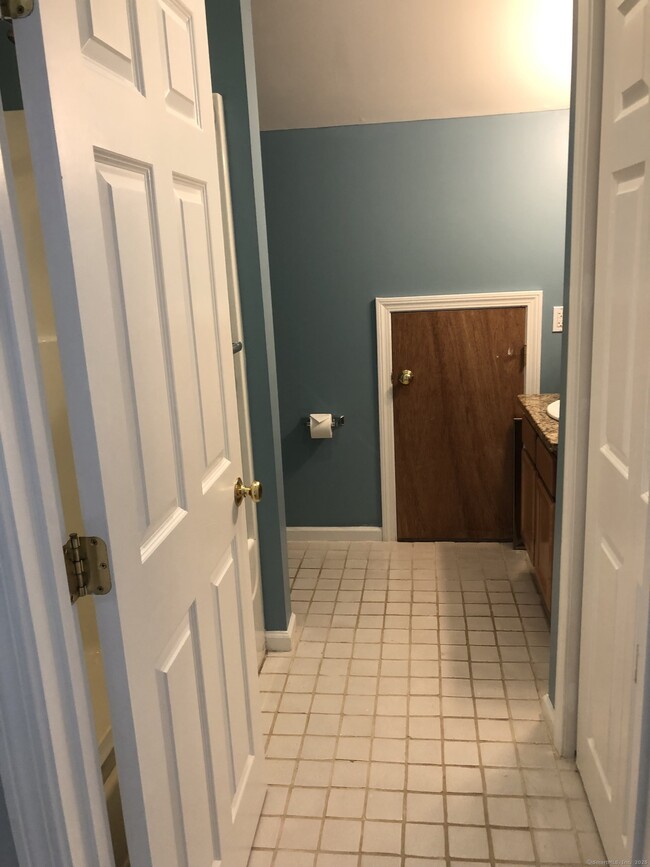 Building Photo - 504 Essex Ct
