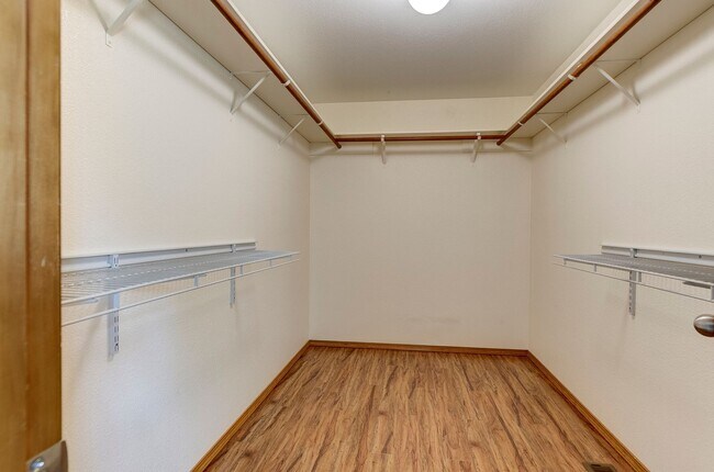 Building Photo - 3 Bed 2 Bath Home Near Town